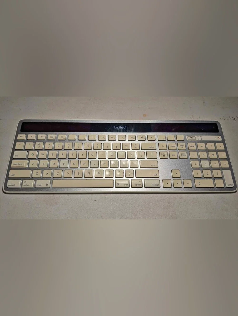 LOGITECH K750 WIRELESS KEYBOARD